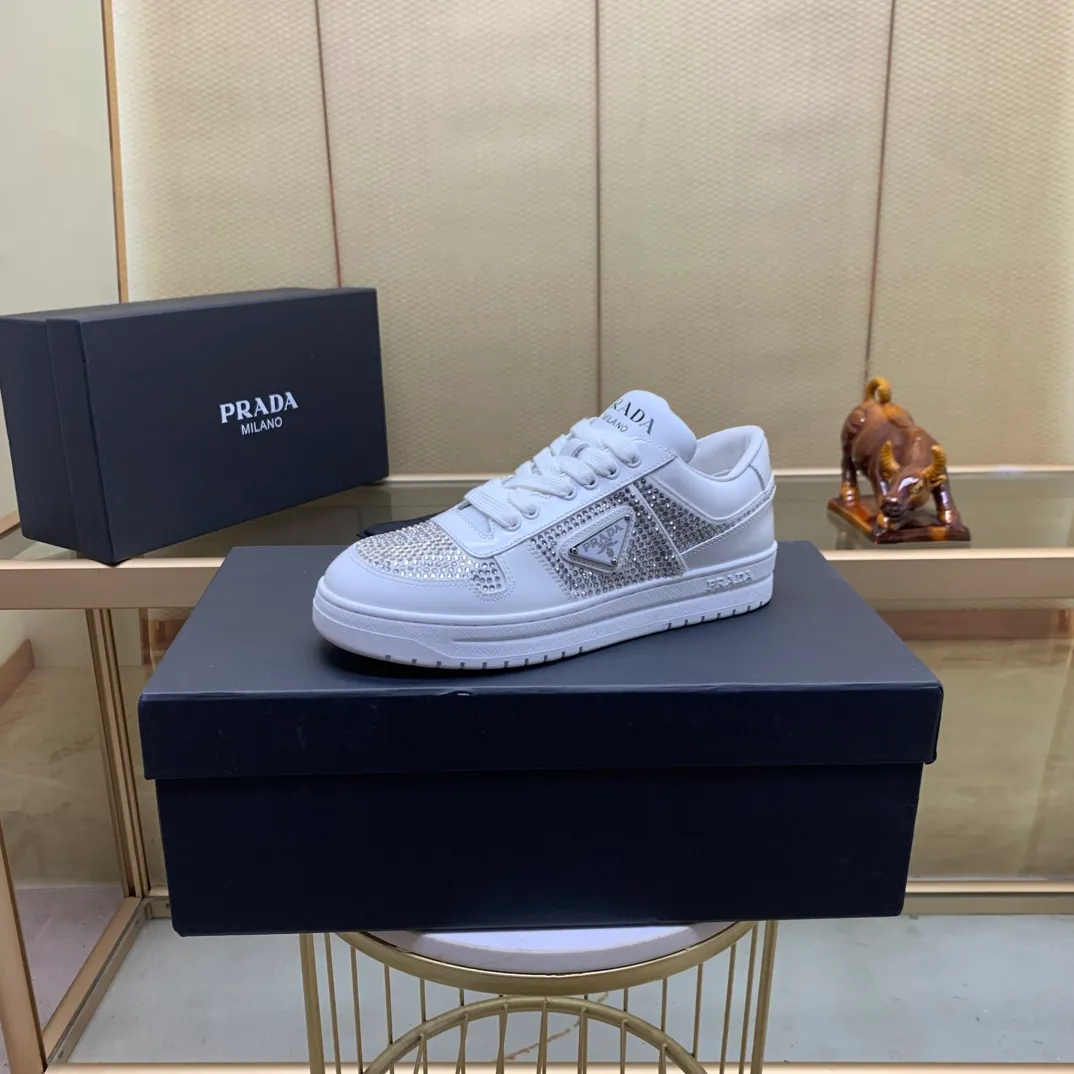 💰660.巜PRADA》Prada: Top 🔝purchasing agent🔍🔍The latest men’s counters are on sale simultaneously, high-quality original calfskin imported from Italy 🇮🇹. Brand logo* (prominent·high-end·noble·class·) exquisite workmanship (imported from Italy🇮🇹 Sole: Original sole provided by the original factory, ⚠️exclusive double-layer activity, TPR rubber, combination outsole; super comfortable, wear-resistant, non-slip, environmentally friendly🌳🌳🌳, real shot🎬The real thing is more beautiful🔍🔍 (high quality, follow the order) code number 38 to 44 (.45 customized)